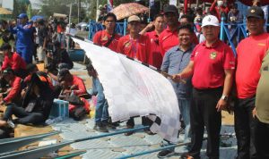 balap ketinting 2 Kadispora Kukar beserta Asisten I Setkab Kukar saat membuka lomba balapan ketinting.