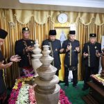 Sekda Kukar Sunggono beserta jajaran Forkopimda saat melaksanakan doa bersama di makam Aji Imbut.