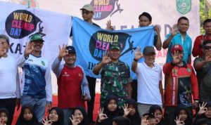 Jajaran Peserta Aksi WCD Kepala DLHK Kukar Alfian beserta jajaran dan peserta aksi WCD.