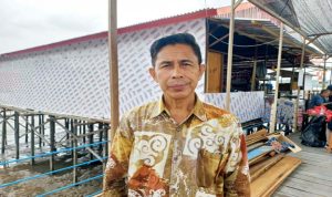 Camat Muara Badak Arpan.