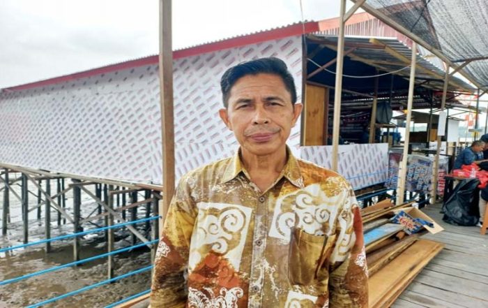 Camat Muara Badak Arpan.