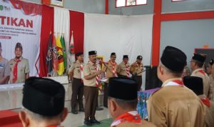 Bupati Edi Damansyah melantik para pengurus gerakan Pramuka Sebulu.