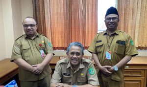 Kadis Ketahanan Pangan Kukar, Sutikno (tengah) dan Kabid.