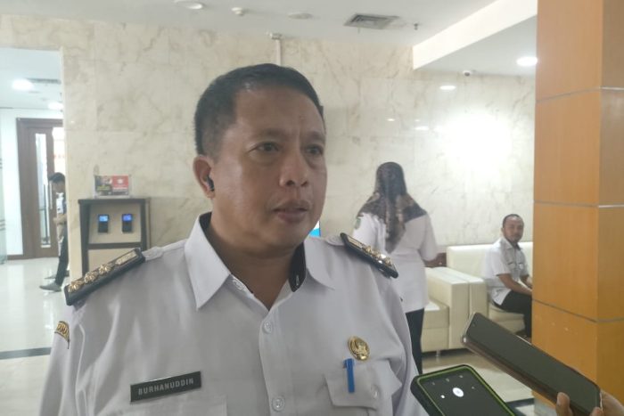 Camat Samboja Barat, Burhanuddin.