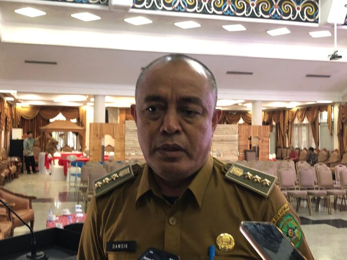 Camat Samboja, Damsik.