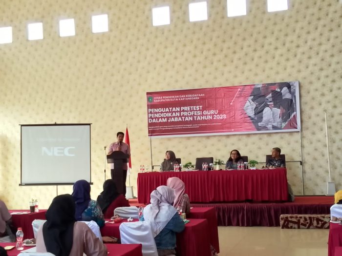 Pembukaan pelatihan penguatan pretest oleh Disdikbud Kukar.
