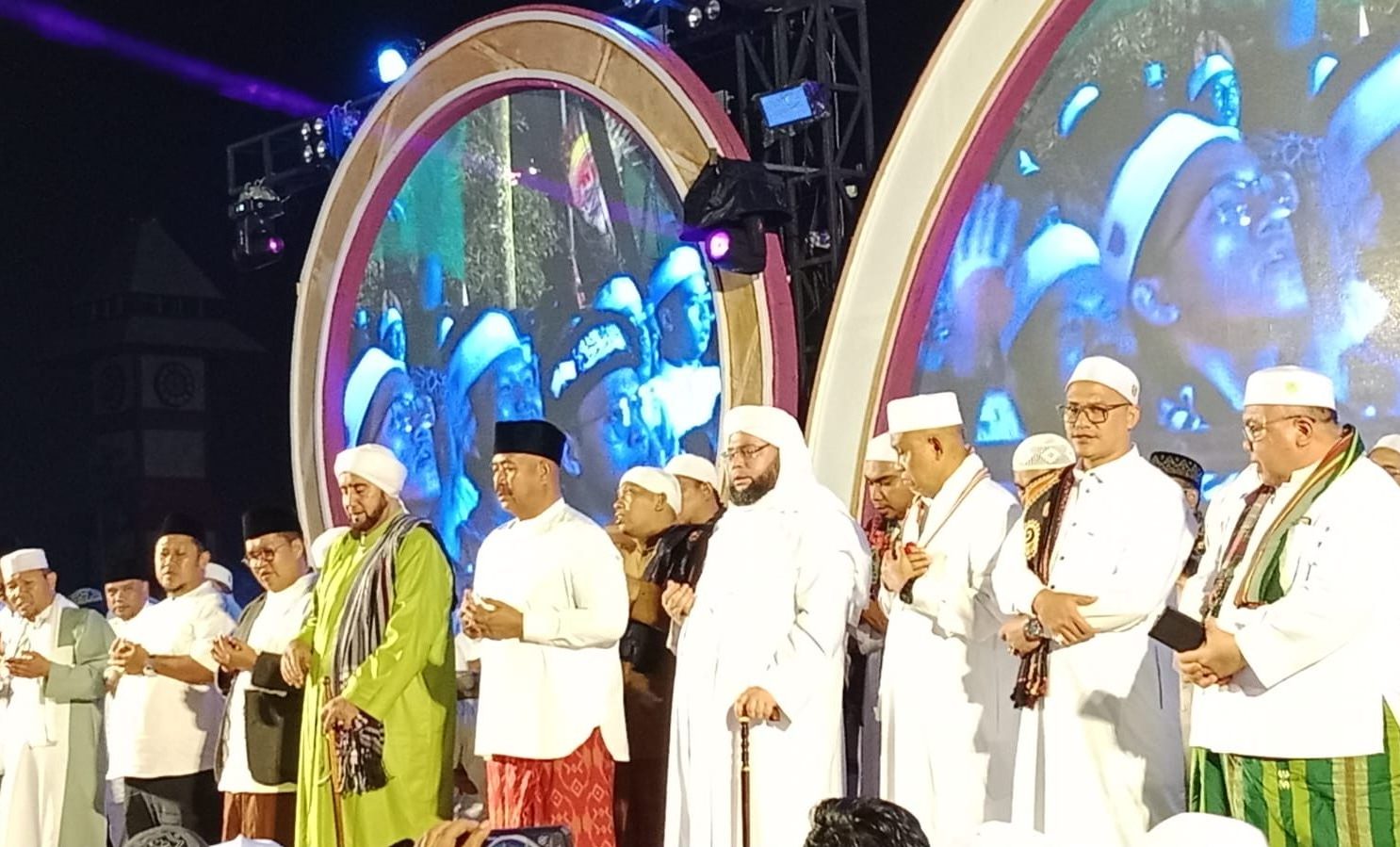 Jajaran Pemkab Kukar dan para ulama.