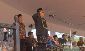 IMG-20231030-WA0018 Wabup Rendi Solihin saat memimpin upacara peringatan Hari Sumpah Pemuda.