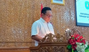 IMG-20231207-WA0063 Penyampaian pandangan umum Adi Sutiyanto dari Fraksi Partai Golkar dalam rapat sidang paripurna ke-11.