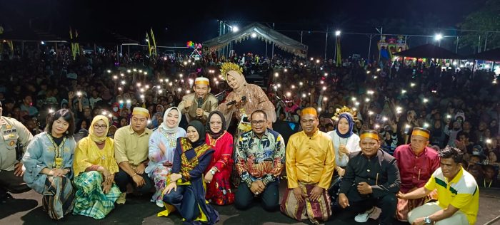 Asti Mazar Bulang (Jilbab putih), Wakil Ketua I DPRD Kutim.