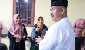Bupati Kutai Kartanegara (Kukar) Edi Damansyah bersama rombongan pemerintah kabupaten Kukar lakukan sahur bersama dan safari subuh ke 277 di Langgar Al-Madinah Kelurahan Mangkurawang.
