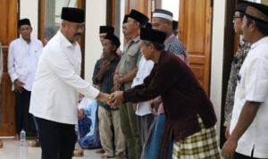 Bupati Kutai Kartanegara (Kukar) Edi Damansyah datang mengunjungi Masjid At-Taqwa Blok A Dusun Panji