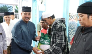 Bupati Kutai Kartanegara (Kukar) Edi Damansyah melanjutkan kegiatan safari subuh, kali ini giliran Musholla Al Mubarok Jalan Pesut