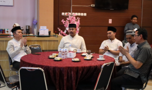 Edi Damansyah saat memberikan arahan usai menyaksikan Penandatanganan MoU PT. MGRM Kukar dengan PT Danapati Mulia dan PT Sarana Inti Sinergi Bertempat di Kantor PT. MGRM Kukar