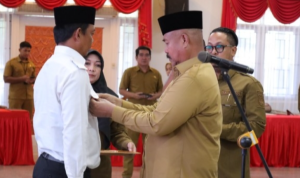 Bupati Kutai Kartanegara (Kukar) Edi Damansyah melantik Penjabat (PJ) Kepala Desa (Kades) Long Beleh Modang Kecamatan Kembang Janggut dan Penggantian Antar Waktu (PAW) Anggota Badan Permusyawaratan Desa (BPD) 10 desa se Kukar.