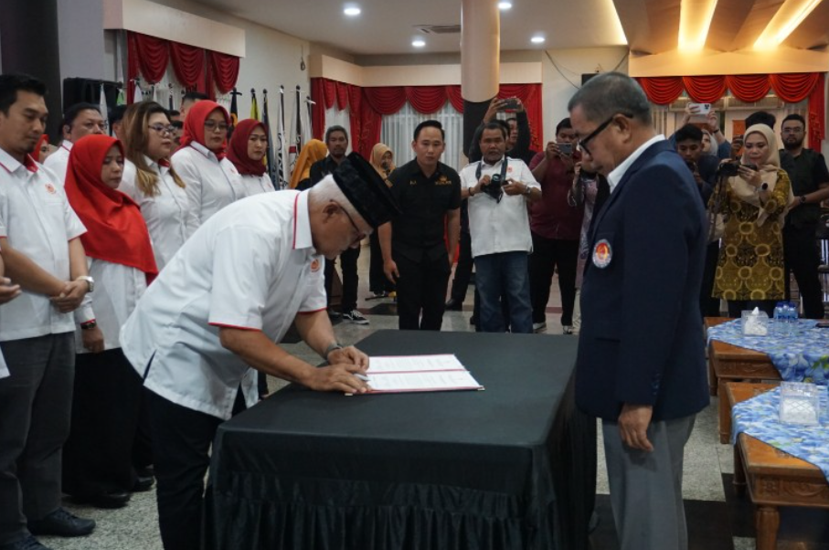 Bupati Kutai Kartanegara Edi Damansyah menghadiri pelantikan pengurus Komite Olahraga Nasional Indonesia (KONI) Kutai Kartanegara masa bakti 2023-2027.