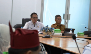 IMG_202508226_151906556 Asisten III Setkab Kukar Bidang Administrasi Umum Pemerintah Kabupaten Kutai Kartanegara (Kukar) Dafip Haryanto mengikuti Konsolidasi dan Monitoring Evaluasi (Monev) capaian Gerakan Orang Tua Asuh Cegah Stunting (Genting) tingkat Kalimantan Timur (Kaltim) dan Kalimantan Utara (Kaltara).