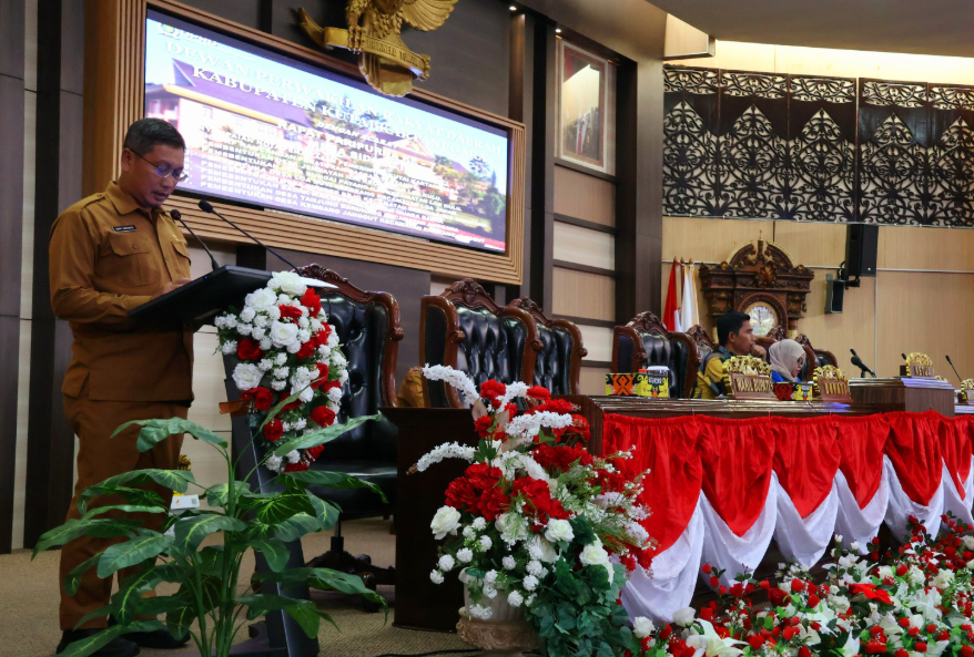 Pemerintah Kabupaten Kutai Kartanegara (Kukar) melalui Asisten III Setkab Kukar, Dafip Haryanto, mengajukan tujuh Rancangan Peraturan Daerah (Raperda) tentang pemekaran desa baru.