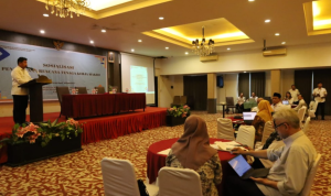 Sekda Kukar Sunggono membuka acara Sosialisasi RTKD Kabupaten Kukar, di Hotel Grand Fatma.