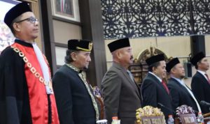 Bupati Kutai Kartanegara Edi Damansyah menghadiri Rapat Paripurna Istimewa ke-11 masa Sidang III DPRD Kukar dengan agenda peresmian pengangkatan Ketua DPRD baru untuk sisa masa jabatan 2024–2029.