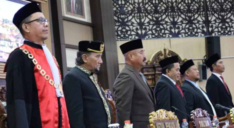 Bupati Kutai Kartanegara Edi Damansyah menghadiri Rapat Paripurna Istimewa ke-11 masa Sidang III DPRD Kukar dengan agenda peresmian pengangkatan Ketua DPRD baru untuk sisa masa jabatan 2024–2029.