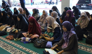 acara Khataman Al-Quran dan buka bersama, berlangsung di kantor Dispora Kukar