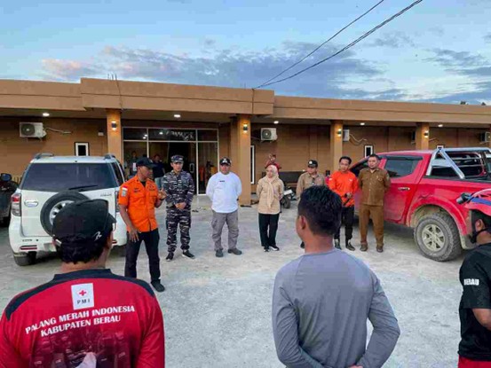 Wabup Gamalis Tinjau Posko Pencarian KM Mina Maritim