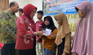 Bupati Berau berikan BLT kepada lansia dan anak yatim piatu