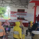 Pelaksanaan operasi pasar murah yang dilaksanakan oleh Disperindag Kukar di Kelurahan Bukit Biru.