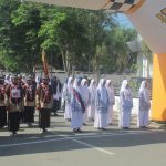 Para peserta lomba gerak jalan yang diselenggarakan Dispora Kukar.