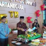 Direktur PT MGRM, Efri dan Staf Ahli Bidang Pemerintahan dan Kesra Kukar, Didik Ramyadi.