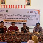 Kepala Bidang Guru dan Tenaga Pendidikan Disdikbud Kukar, Joko Sampurno dan jajarannya