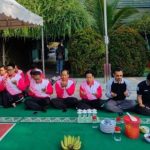 Sekretaris Dinas Kesehatan Kukar, Kusnandar dan para guru MAN 2 Tenggarong.