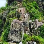 Batu Dinding salah satu objek wisata di Samboja Barat.